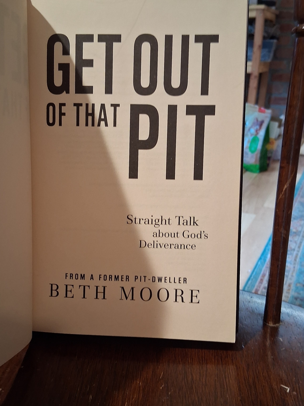 Get Out of That Pit by Beth Moore - Paperback Book